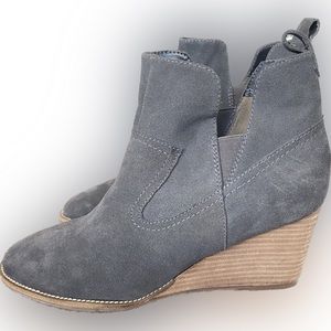 NWT Blondo waterproof suede wedge booties size 11